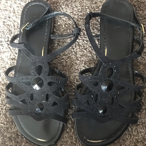 Sandles - Picture 2 of 4